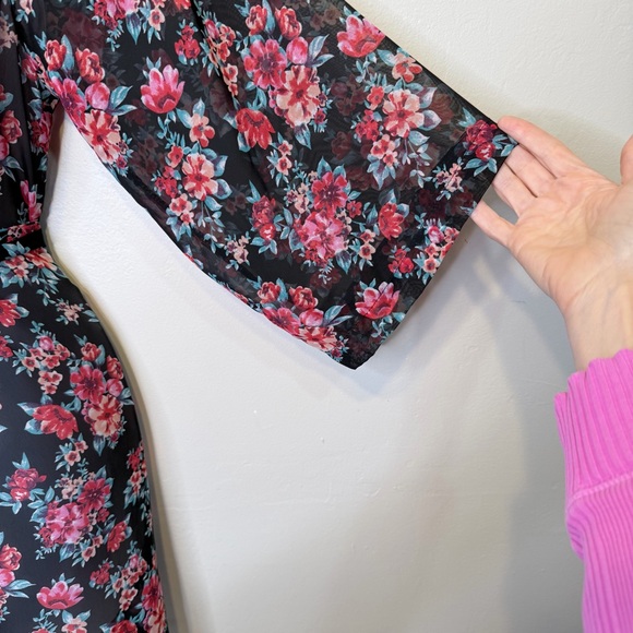 F21 | Moody Floral Sheer Lace Trim Belted Lingerie Mini Robe - Picture 8 of 15